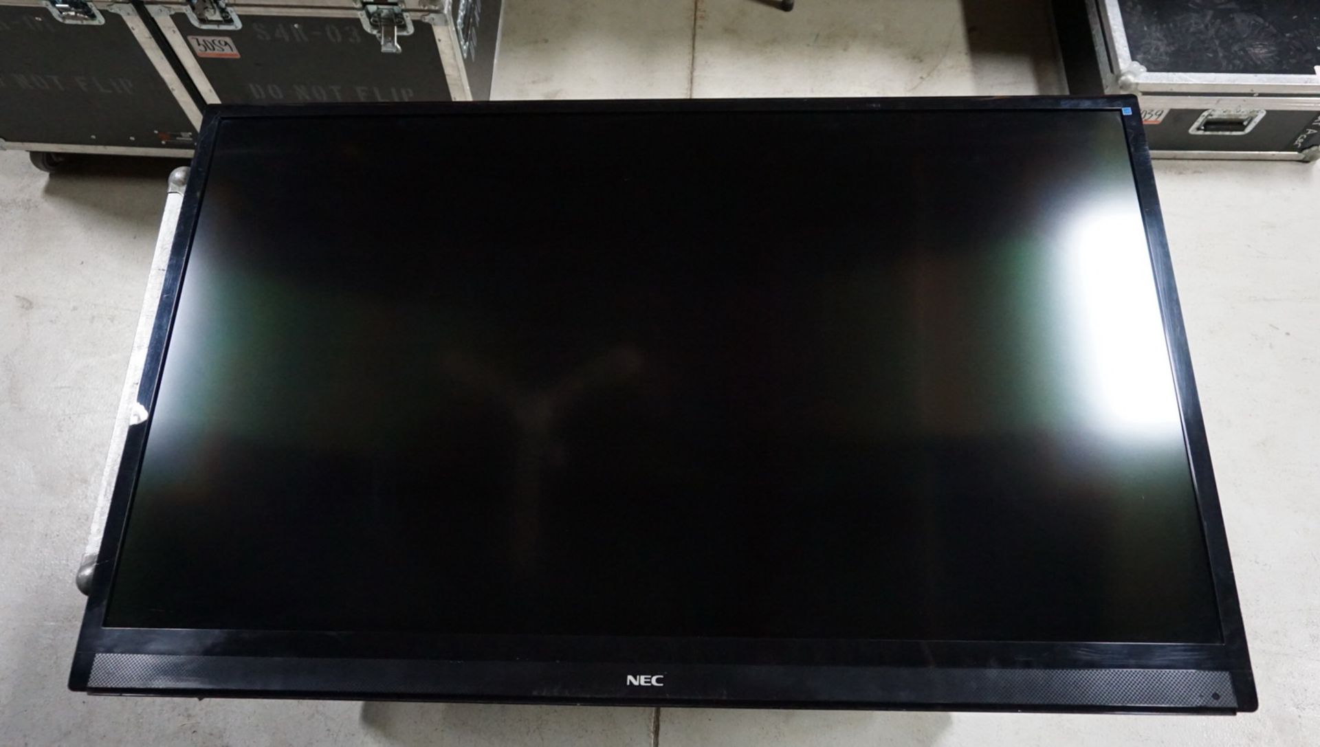 NEC E553/E554 55" LED COMMERCIAL GRADE TV W/ CASE