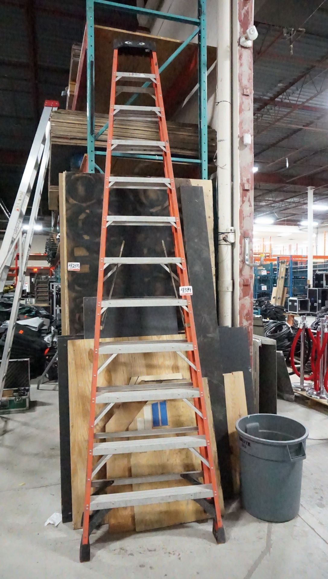 WERNER 12-STEP ORANGE LADDER