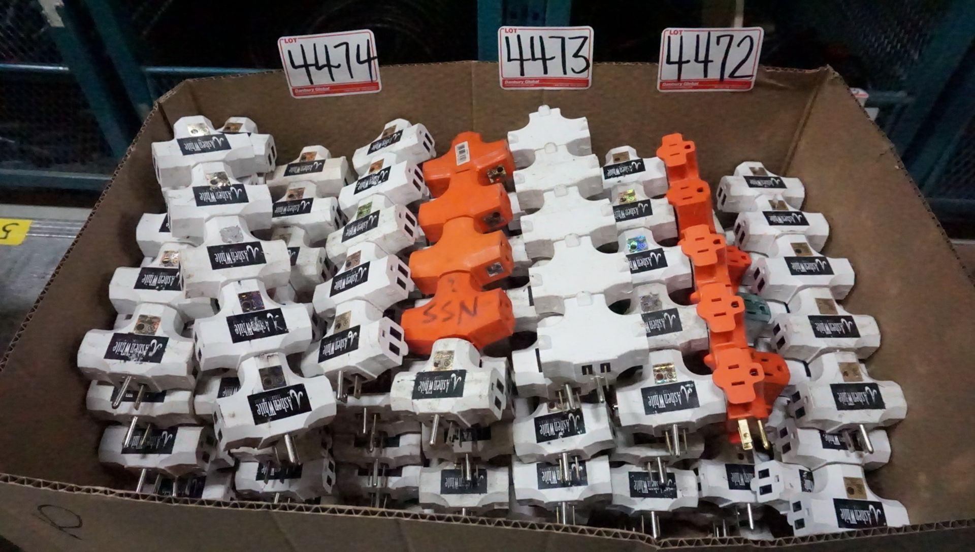 LOT - WHITE/ORANGE T-ELECTRICAL PLUGS (100 PCS)