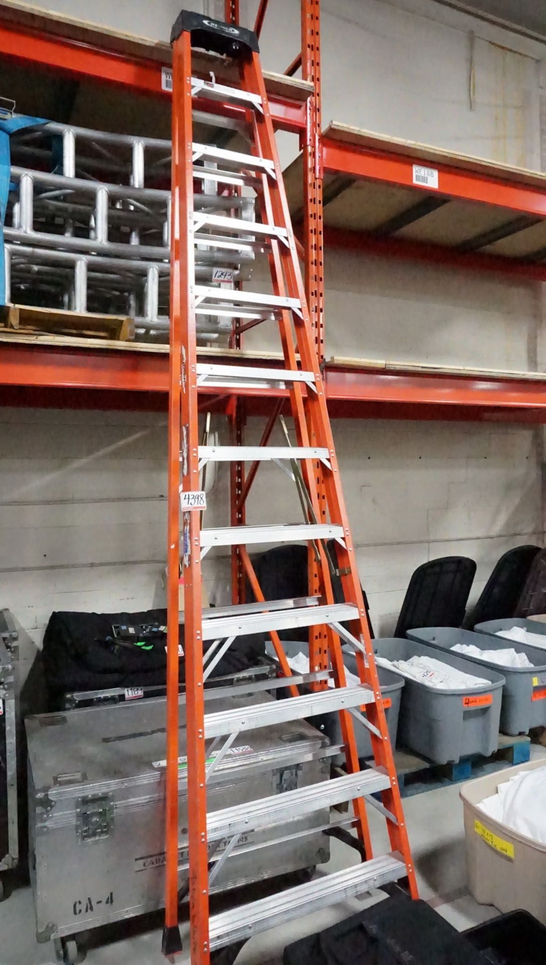 WERNER 12-STEP ORANGE LADDER