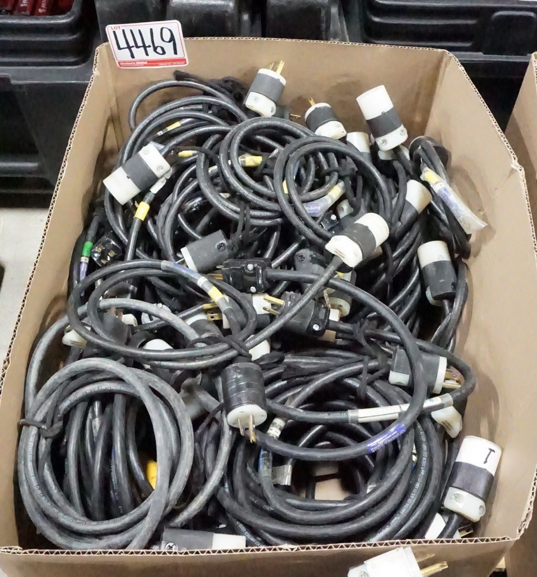 LOT - UNIVERSAL 10' & UNDER EXTENSION CORDS (50 PCS)