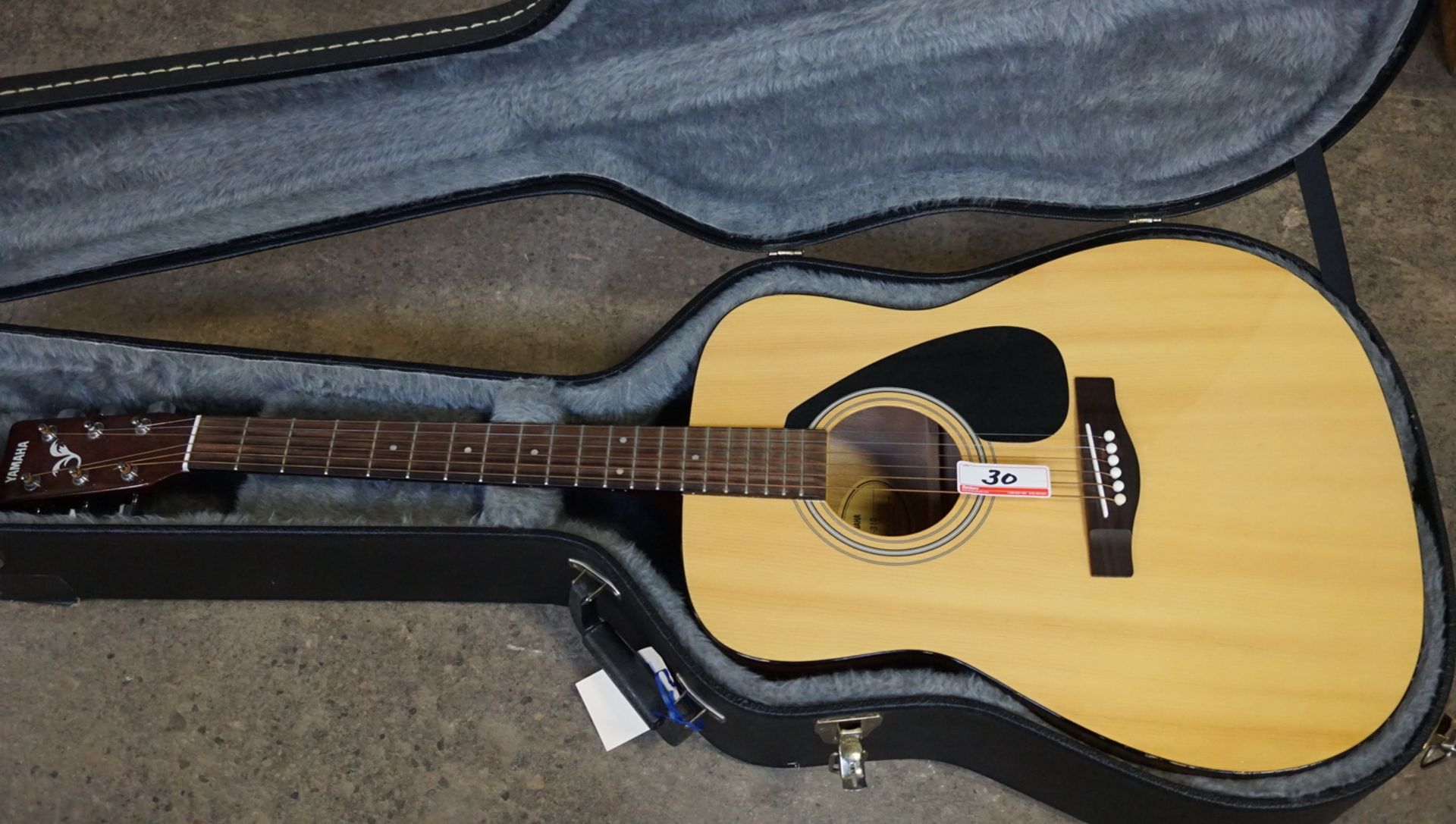 YAMAHA F310 ACOUSTIC GUITAR W/ HARD CASE