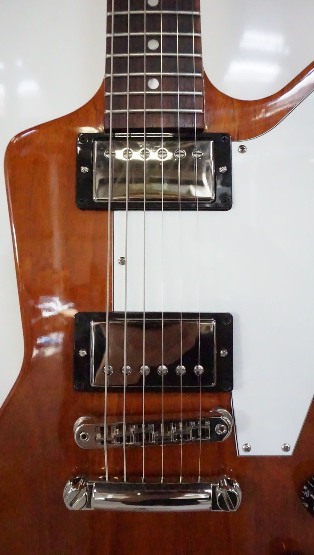 2018 GIBSON EXPLORER ANTIQUE NATRUAL ELECTRIC GUITAR (SMALL DENT ON SIDE) W/ GIBSON BROWN - Image 4 of 9