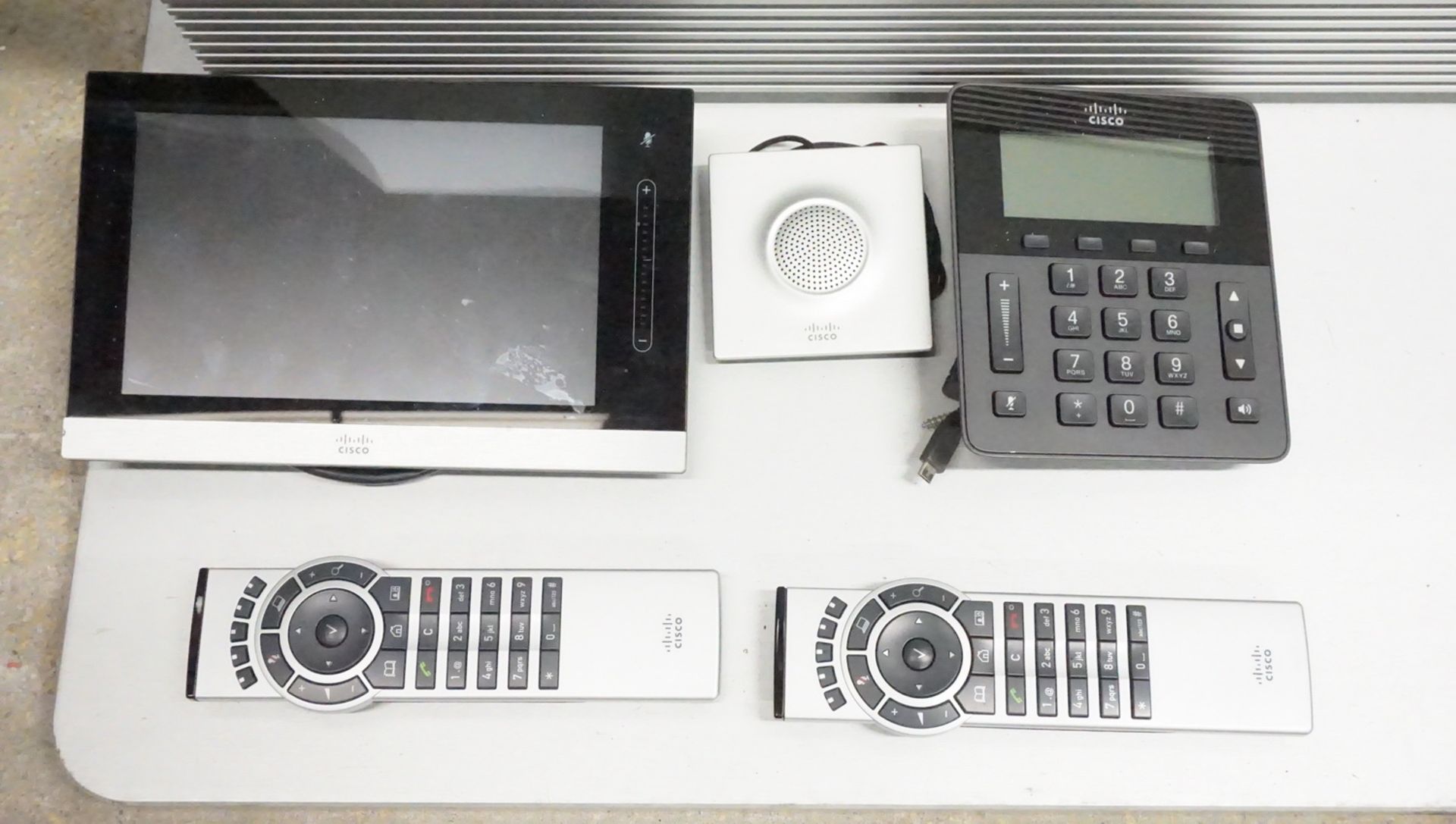 LOT - CISCO VIDEO CONFRENCING SYSTEM C/W CISCO C40 TELEPRESENCE CODEC W/ TOUCH CTS-CTRL-DVC8 CONTROL - Image 3 of 4