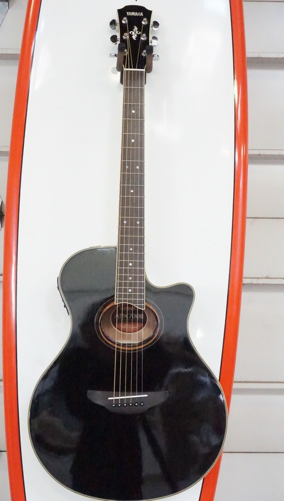 YAMAHA APX700II BLACK ACOUSTIC-ELECTRIC GUITAR (SMALL CHIP ON CORNER) W/ TAKAMINE BLACK HARDSHELL