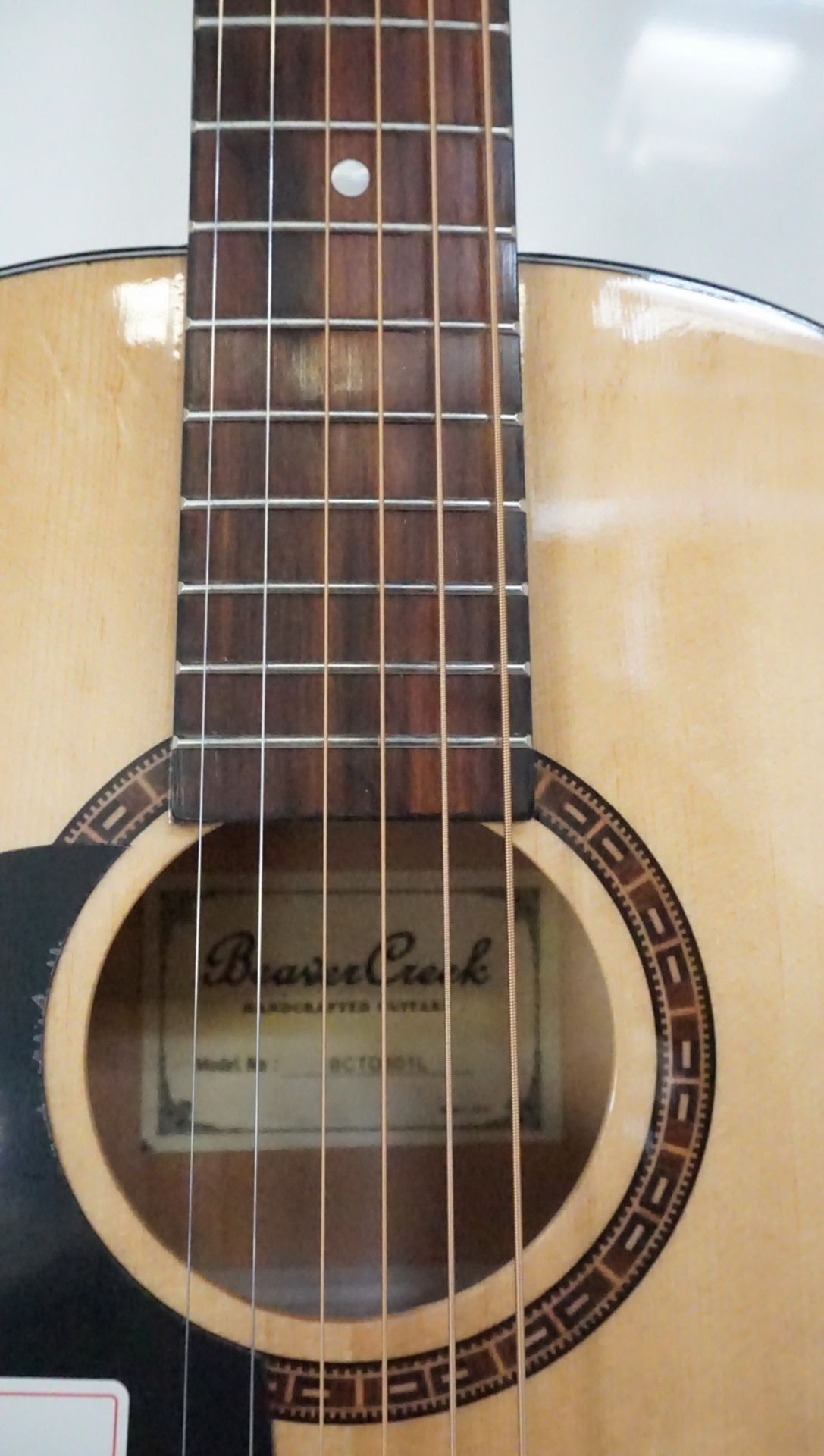 BEAVERCREEK BCTD601L 3/4 SIZE NATURAL (LEFT HAND) ACOUSTIC GUITAR W/ TAYLOR BROWN SOFT CASE - Image 2 of 4