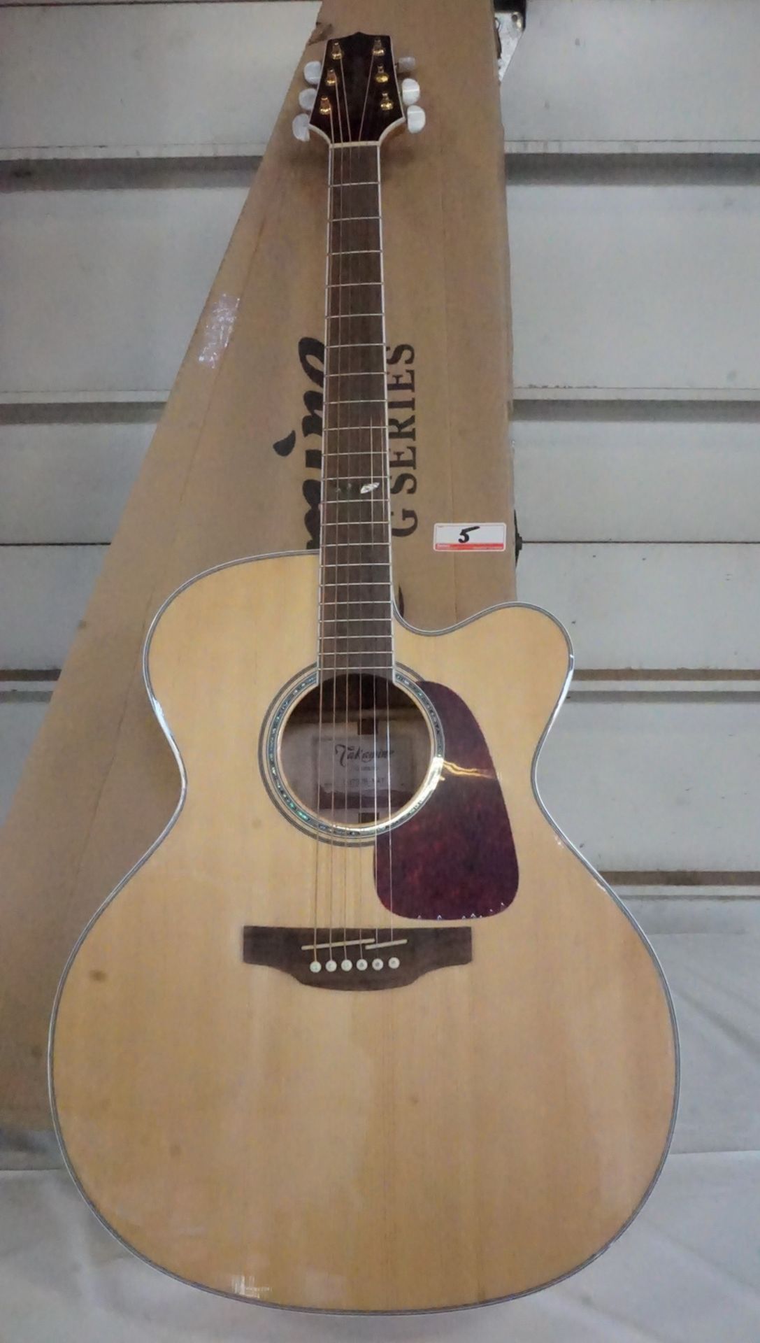 TAKAMINE GJ72CE-NAT ACOUSTIC-ELECTRIC GUITAR W/ BOX