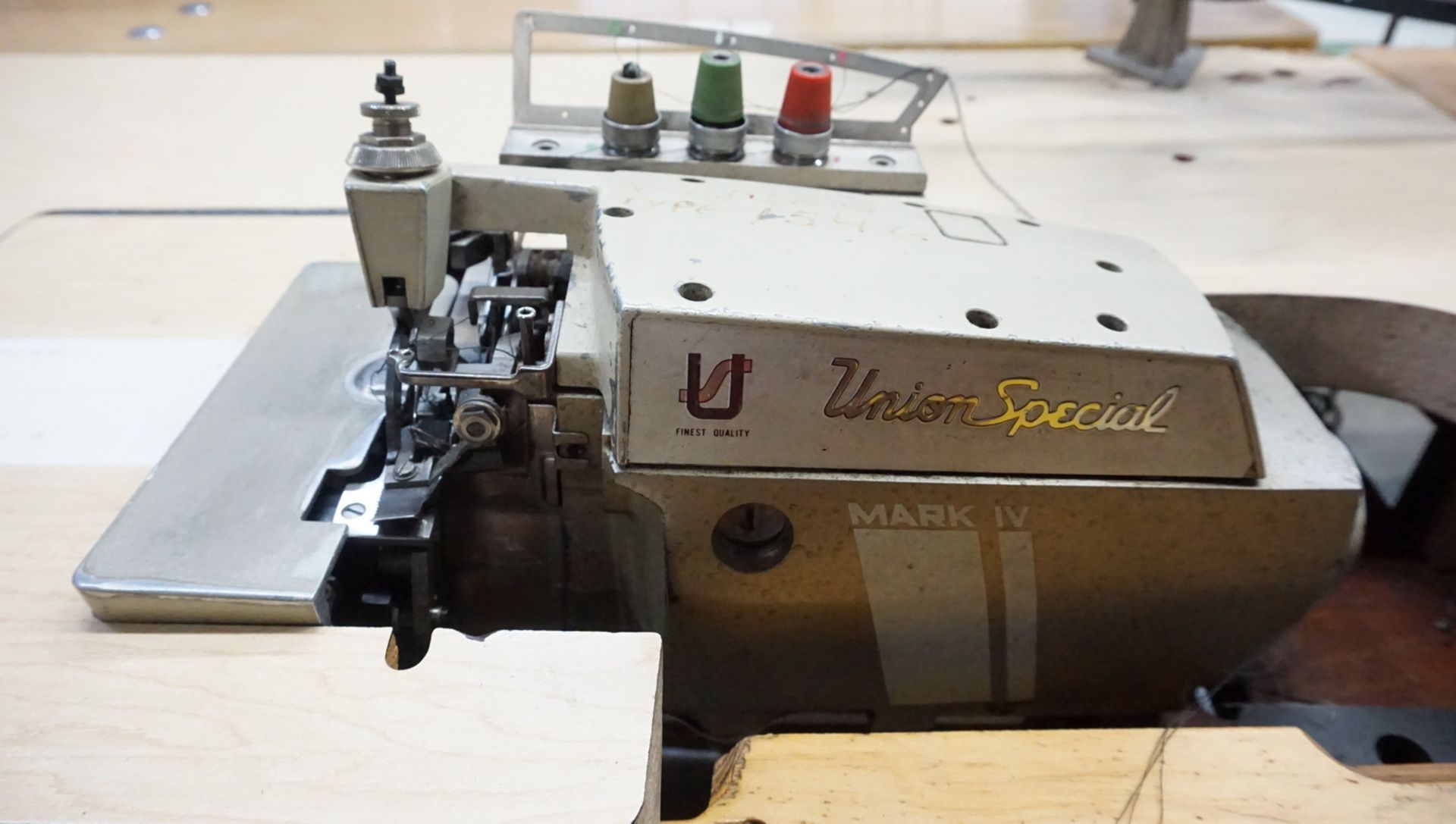 UNION SPECIAL 395000W 4-THREAD SERGER - Image 2 of 3