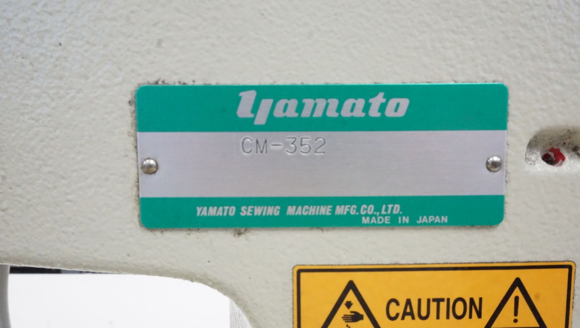 YAMATO CM-352 BLIND STITCH MACHINE - Image 4 of 4