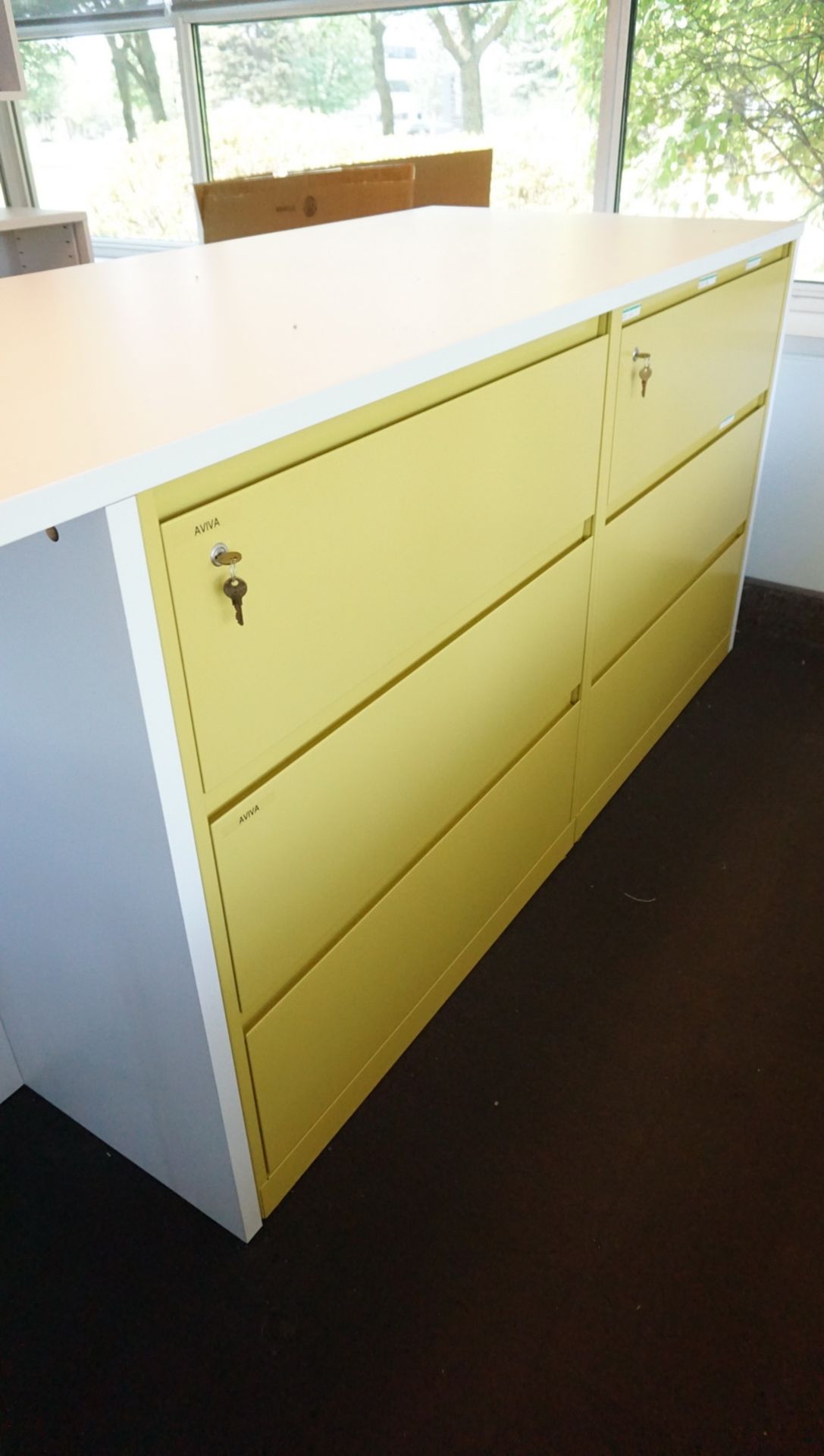 LOT - STEELCASE WHITE 3' X 148" X 40"H WORK SURFACE W/ (4) YELLOW 3'W 3-DR LAT FILE CABINETS - Image 3 of 3