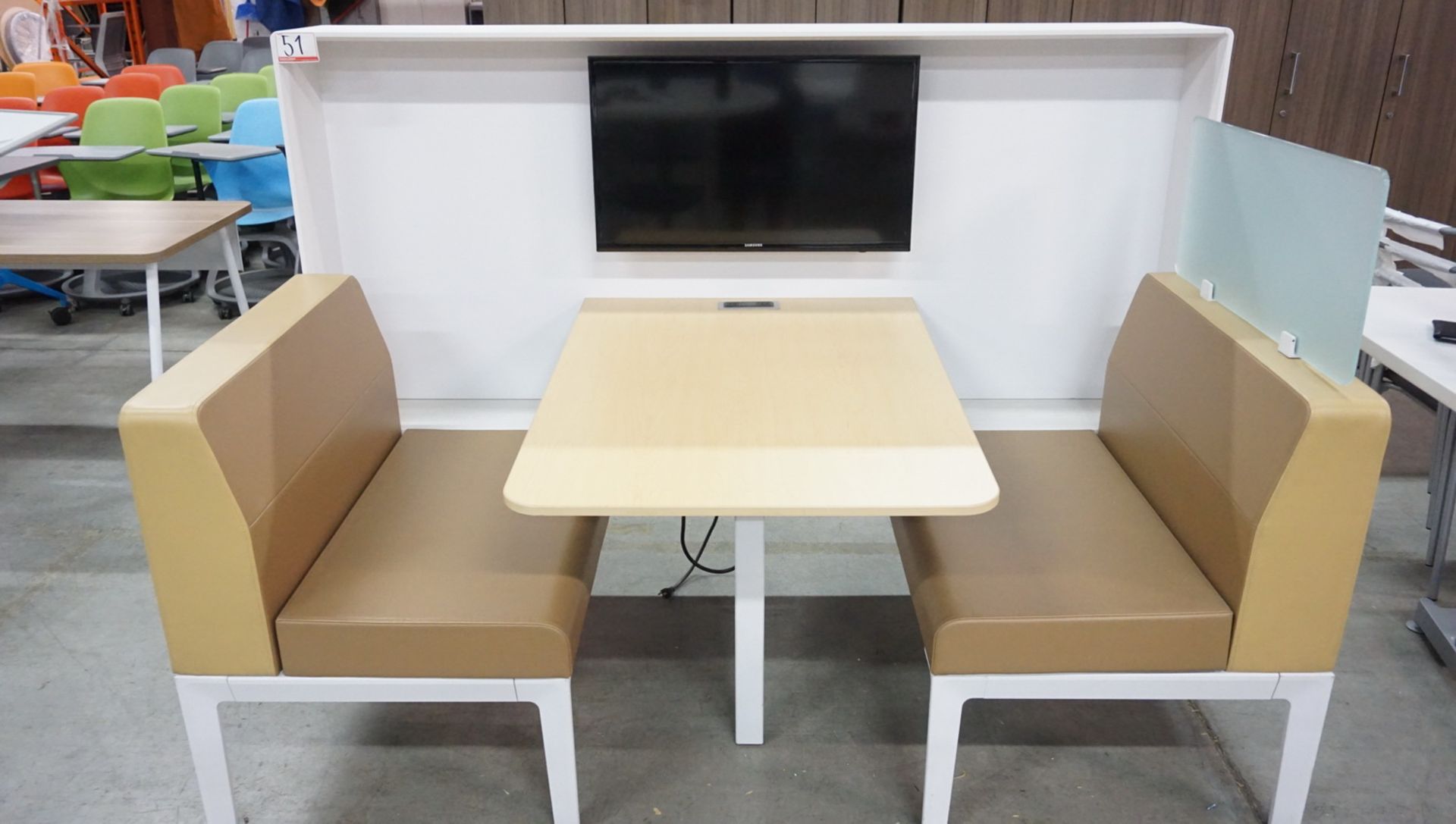 STEELCASE APPROX 45" X 80" X 54.5" LOUNGE SEATING BOOTH