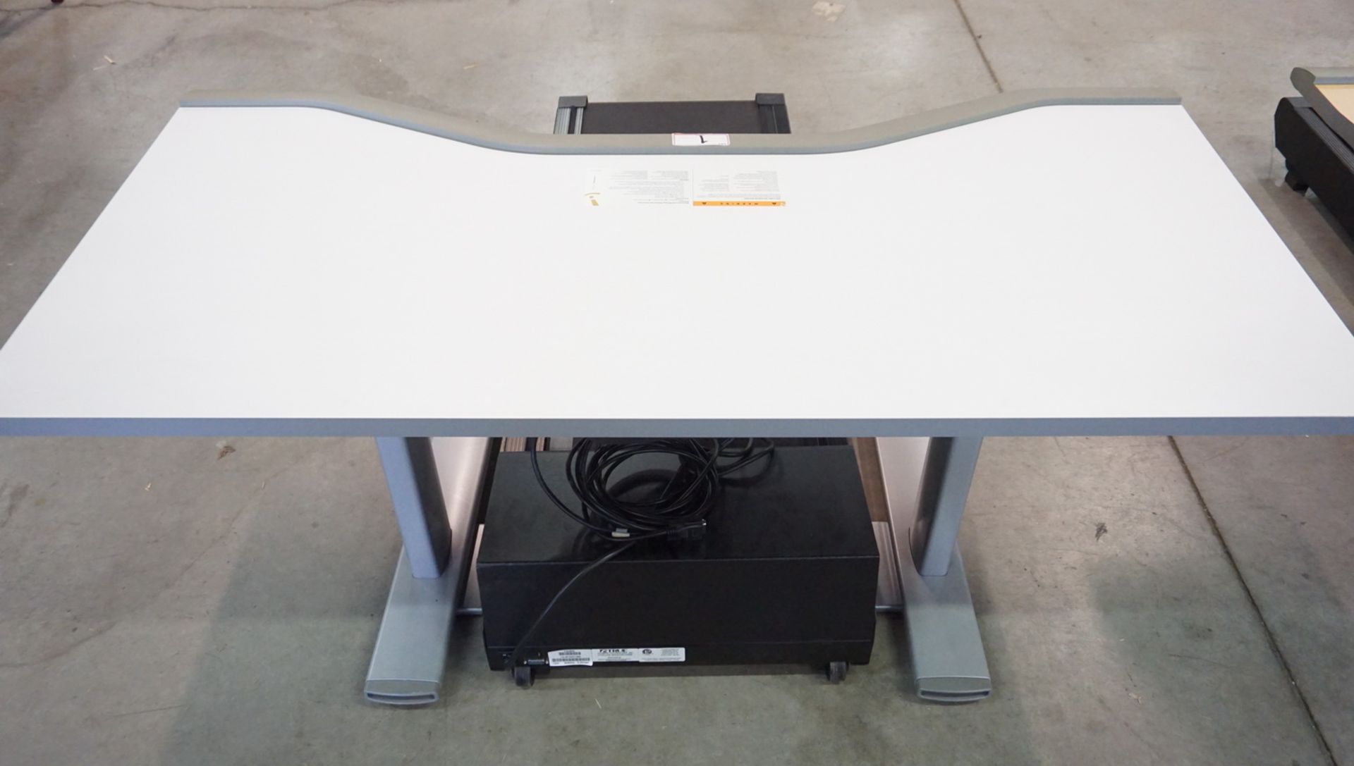 DETAILS FITWORK WALKSTATION DESK C/W TRUE FITNESS TREADMILL & POWERED HEIGHT ADJUSTABLE DESK - Image 4 of 5