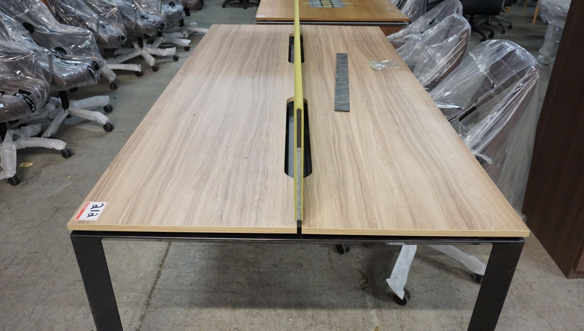 STEELCASE 14-573 4' X 8' 2-SIDED BENCH SYSTEM W/ GREEN DIVIDER - Image 2 of 2