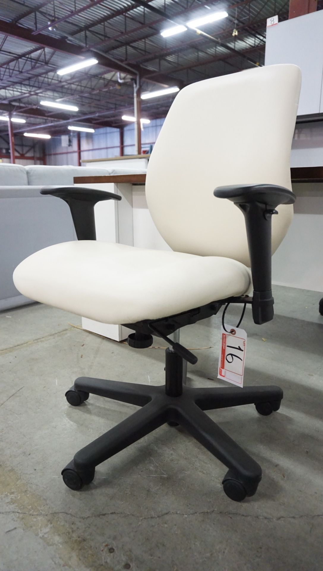 ALL SEATING LEATHER (CREAM) PNEU ADJ OFFICE CHAIR