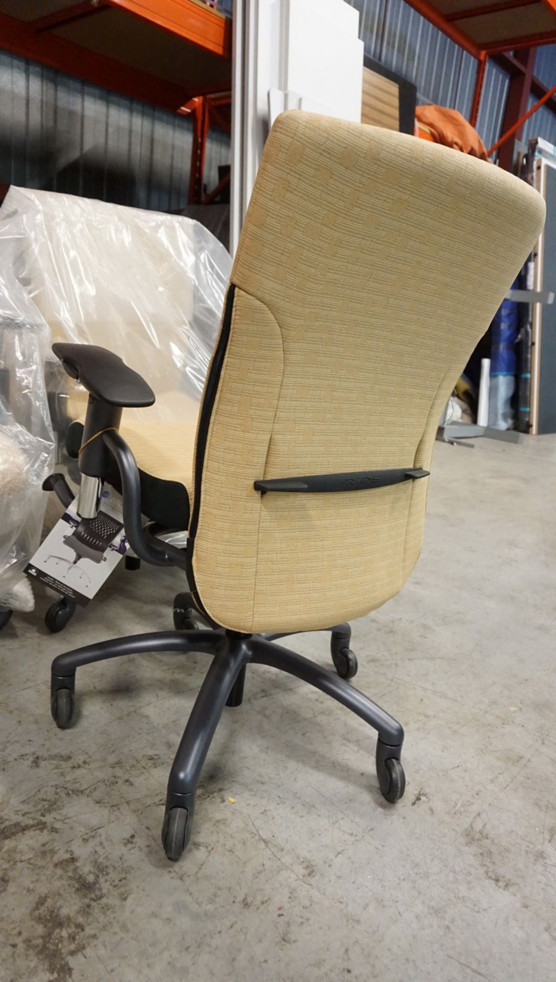 UNITS - GLOBAL RIDE BROWN FABRIC PNEU ADJ OFFICE CHAIRS - Image 2 of 2