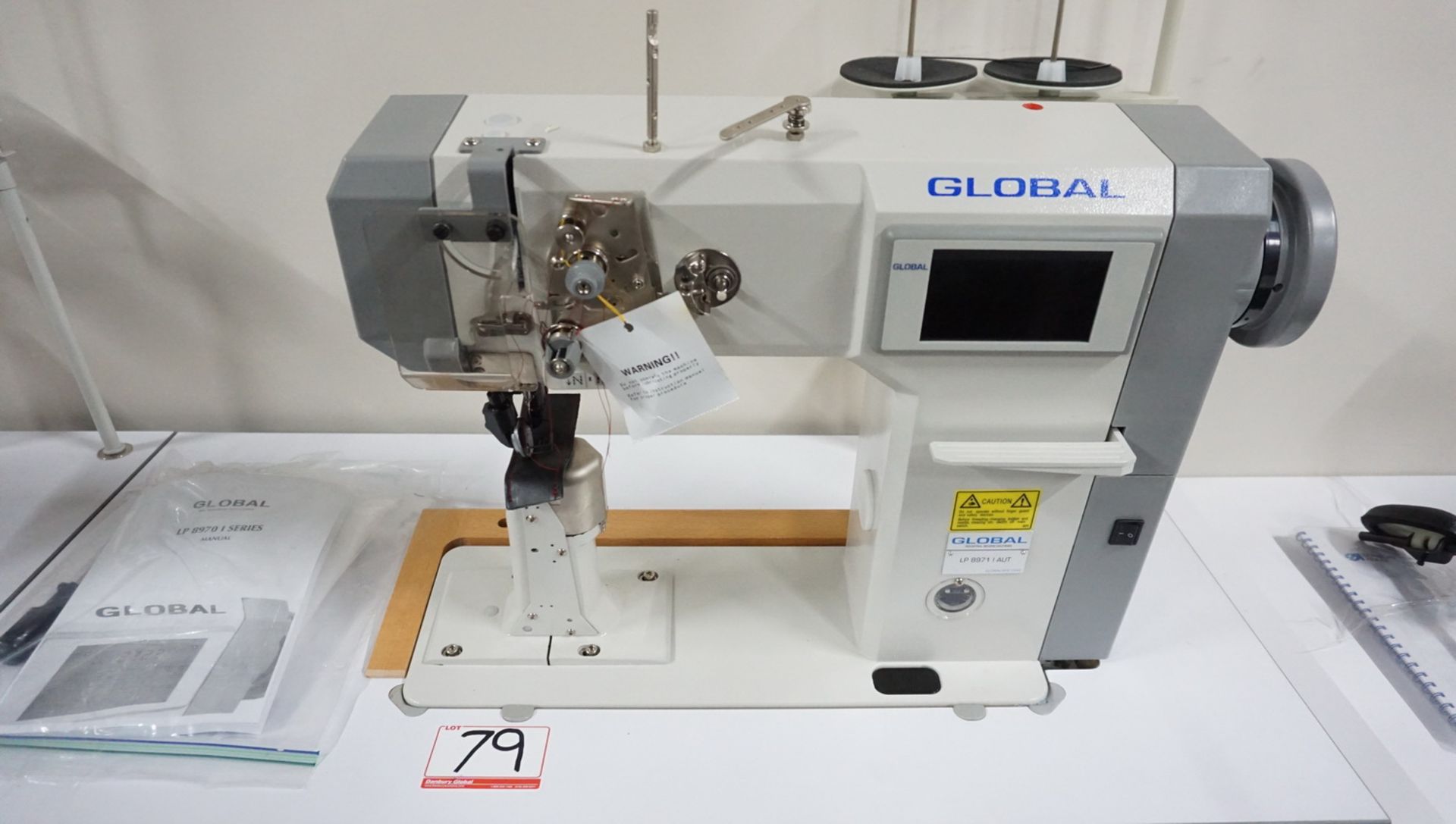 (NEW) GLOBAL LP-8971-I-AUT SINGLE NEEDLE, POSTBED, WHEEL FEED, TOP DRIVE, SEWING MACHINE, S/N