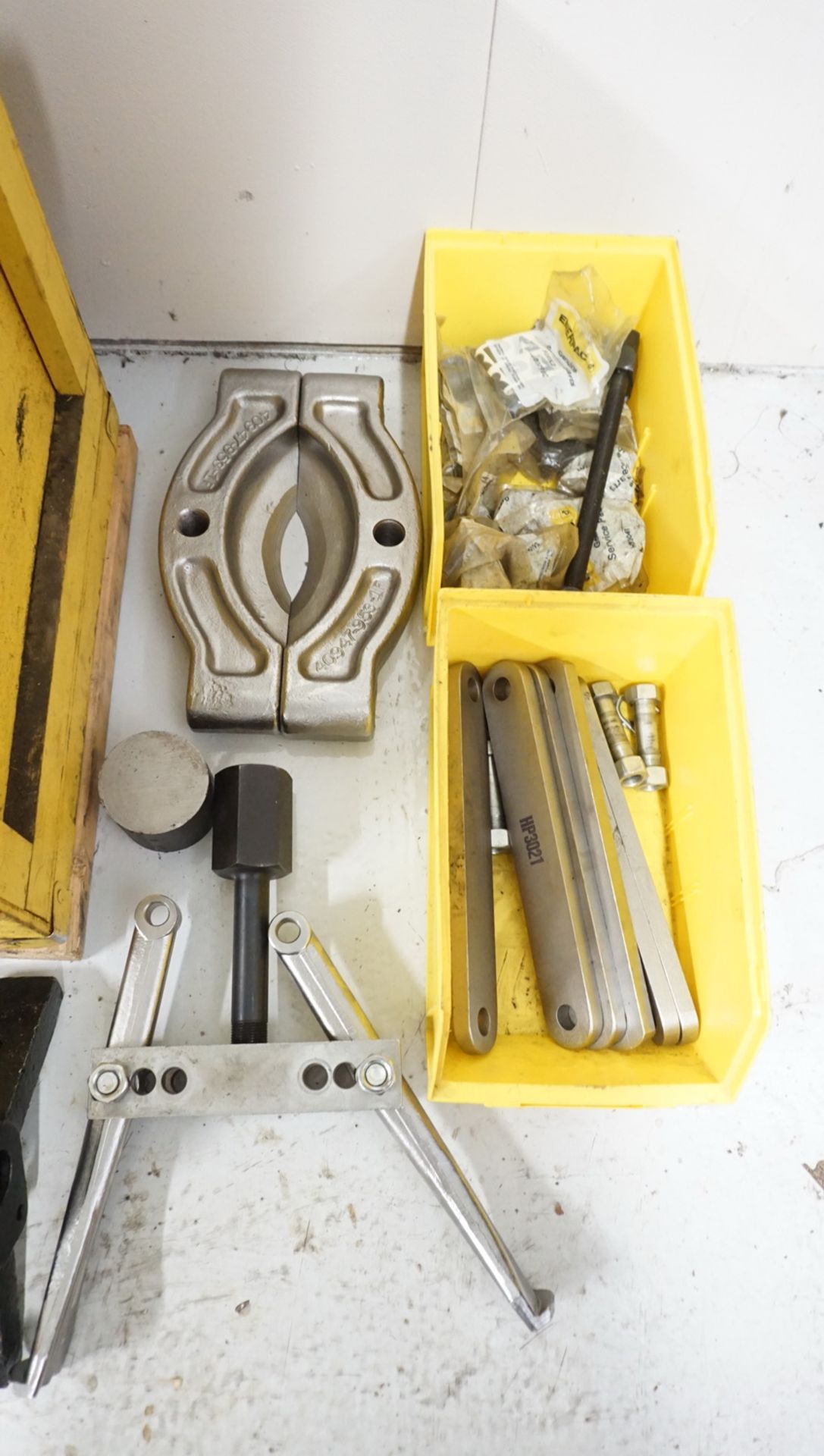 ENERPAC HYDRAULIC PULLER SET 17.5, 30, 50-TON - Image 4 of 5