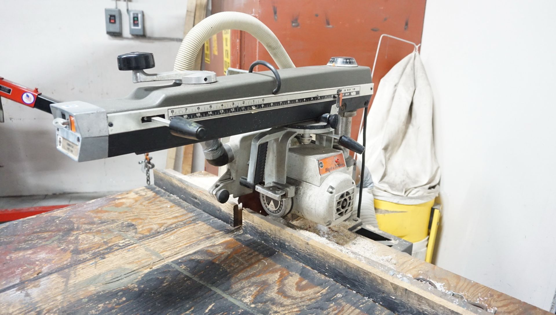 LOT - B&D 3" CUT 12" RADIAL ARM SAW W/ 110V DUST COLLECTOR - Image 2 of 3