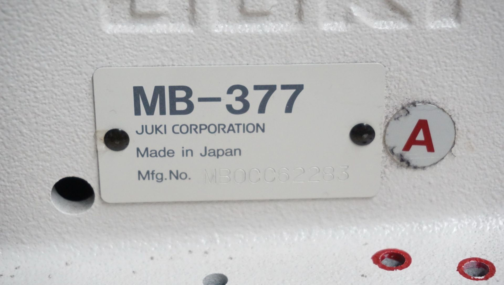 JUKI MB377 BUTTON SEWER, S/N MB0CC62283 W/ JUKI BR-10 VIBRATORY BUTTON FEEDER, S/N CF3751 (110V) ( - Image 7 of 7