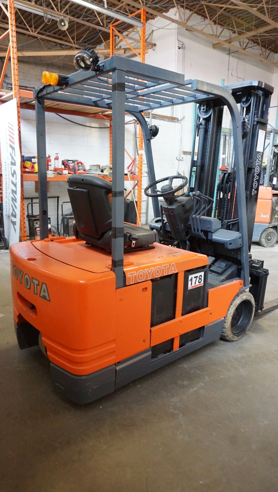 TOYOTA 5FBEC20 4,000LBS CAP ELECTRIC 3-WHEEL FORKLIFT W/ 185"H LIFT, 3-STAGE MAST, & SIDE SHIFT, S/N - Image 3 of 7