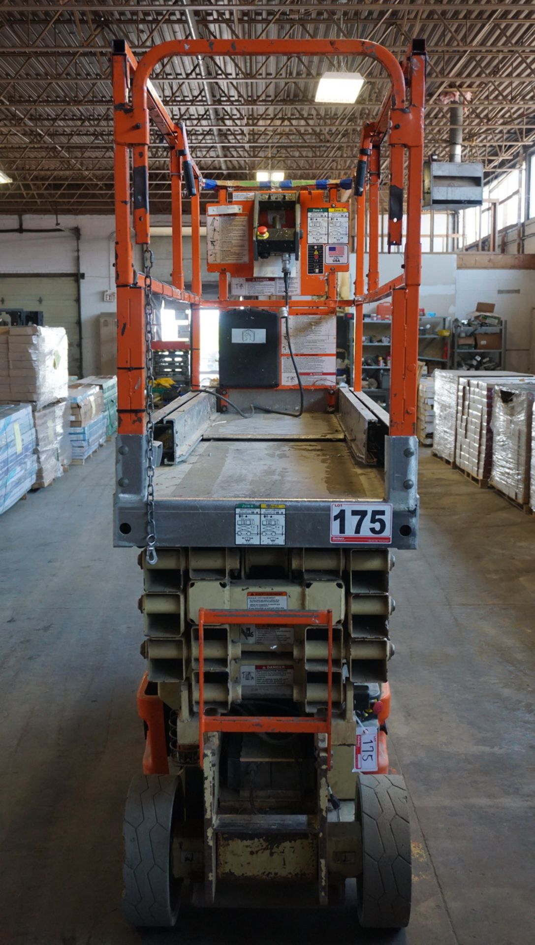 2007 JLG 2630ES ELECTRIC SCISSOR LIFT W/ 26"W X 25.4'H MAX HEIGHT, 500LBS CAP, W/ BUILT-IN CHARGER - Image 4 of 4