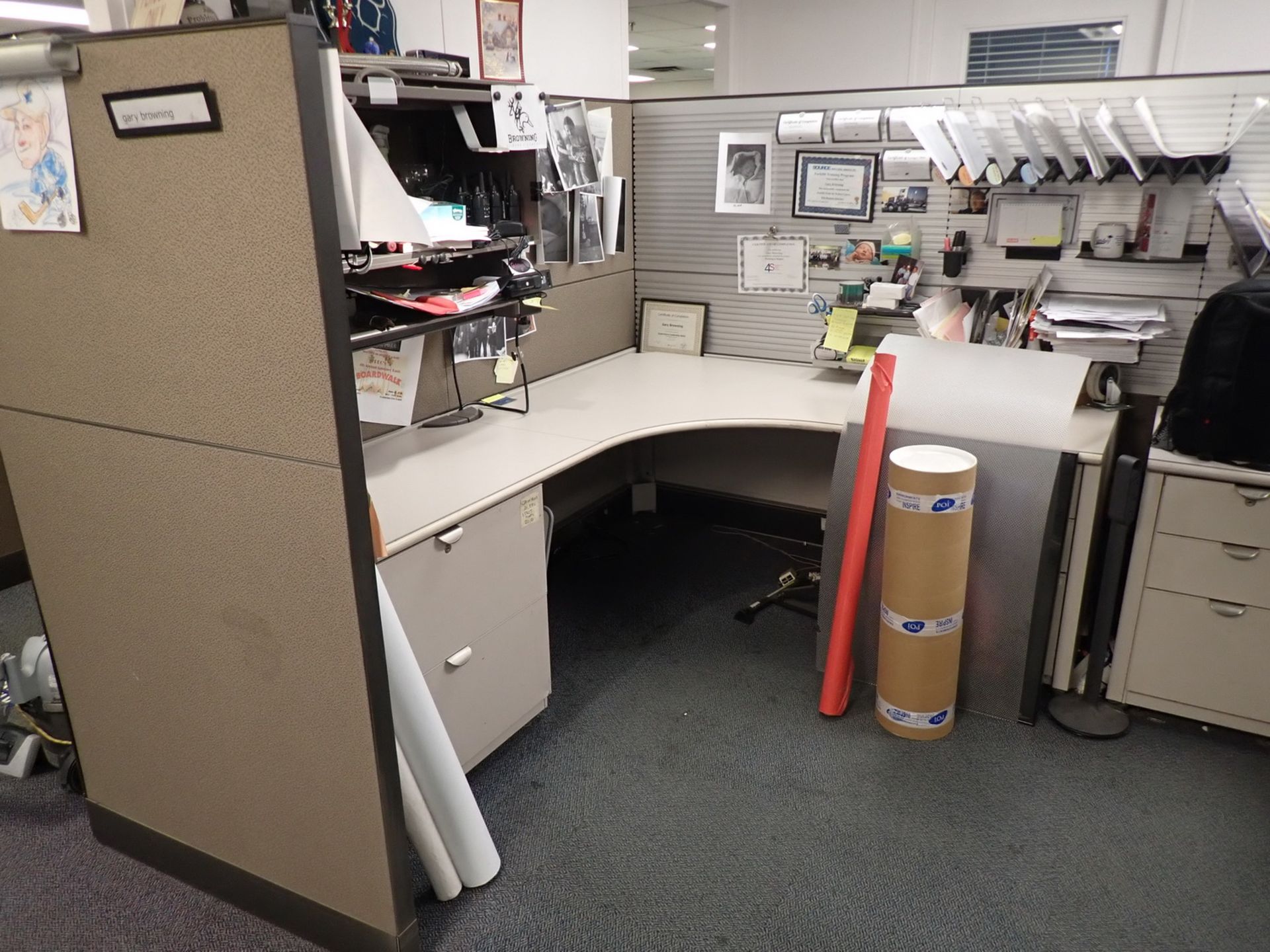 STEELCASE APPROX 152" X 195" X 67"H WORKSTATION PARTITIONS C/W (2) CORNER STATIONARY DESKS, (1) 6' - Image 3 of 5