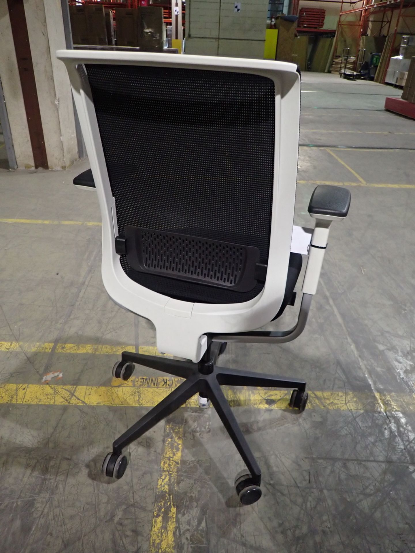 REPLY 46160MT BLACK FAB & MESH PNEU ADJ OFFICE CHAIR - Image 2 of 3