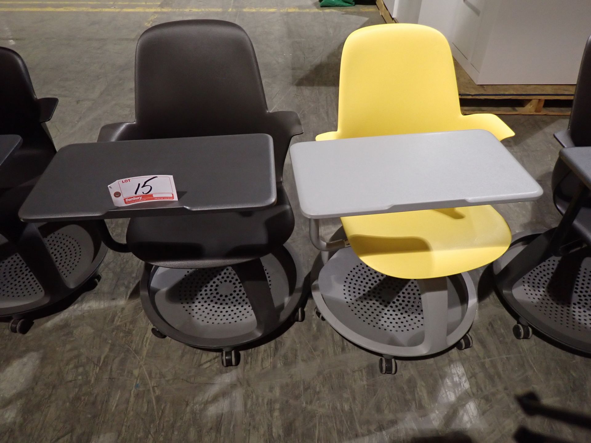 UNITS - STEELCASE NODE MOBILE CLASSROOM SEATS W/ TABLET ARM - Image 3 of 3