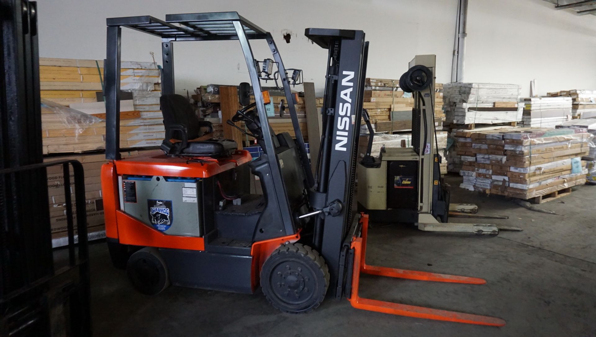 NISSAN CP1B2L25BS ELECTRIC 5,000LBS CAP FORKLIFT W/ 187" LIFT, 3-STAGE MAST, SIDE SHIFT, S/N CP1B2- - Image 2 of 10