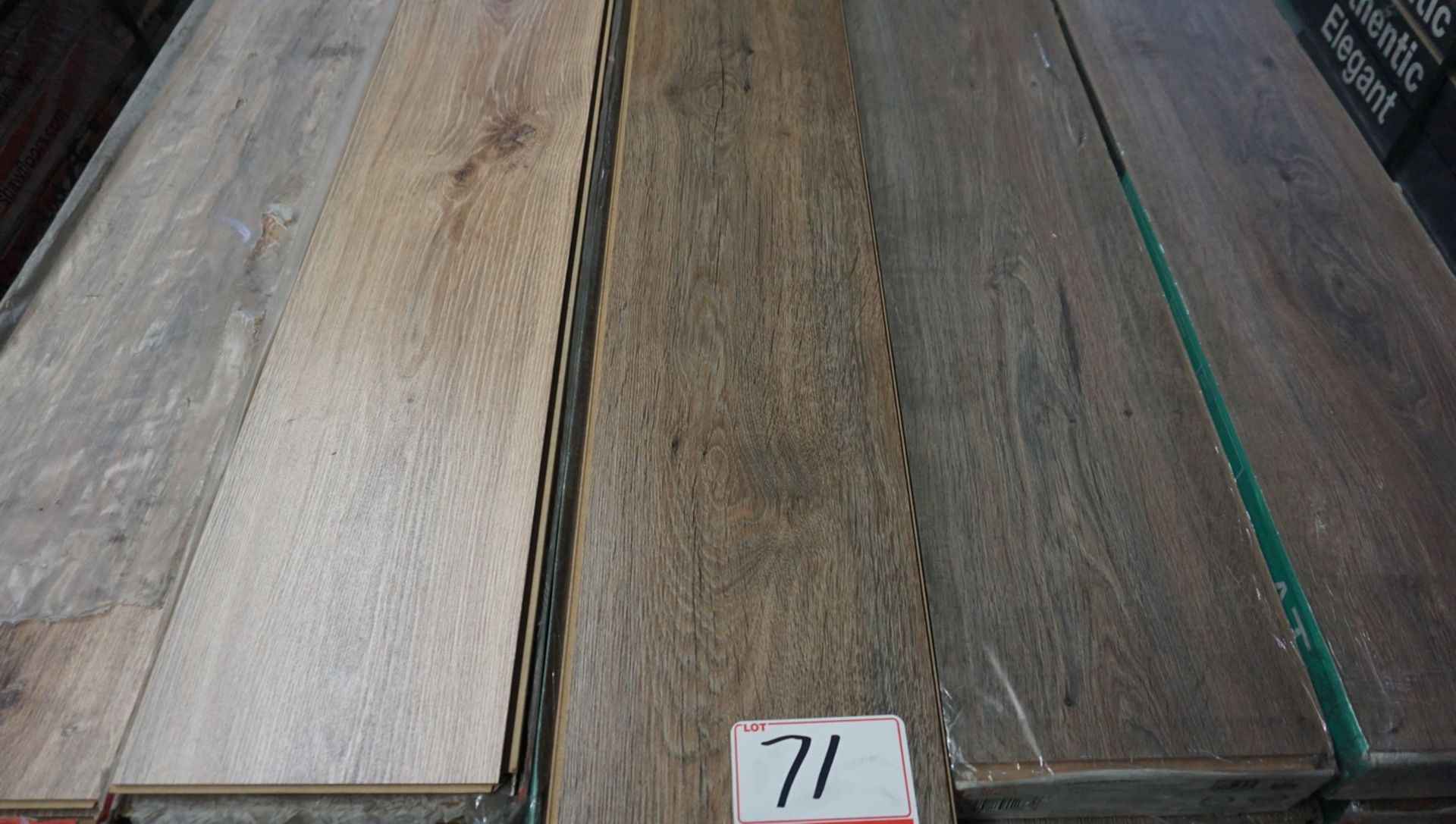 BOXES - REZULT OAK CANYON CROFT 10MM LAMINATE FLOORING (1.581M2 / BOX) - Image 4 of 4