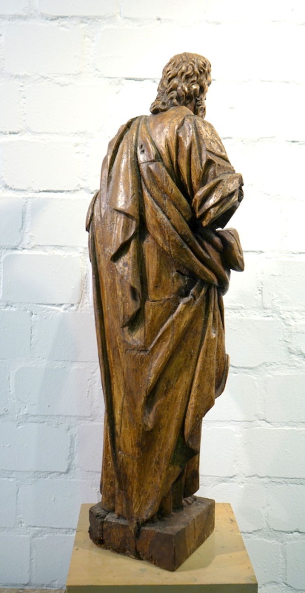 Große Evangelistenfigur, Niederlande 16. Jhd.,wohl Lindenholz, große, vollplastische Figur mit - Bild 3 aus 3