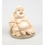 Lachender Buddha, Elfenbeinschnitzerei, China, ca. um 1900,Höhe ca. 6cm, auf rundem Stand, Zustand 1