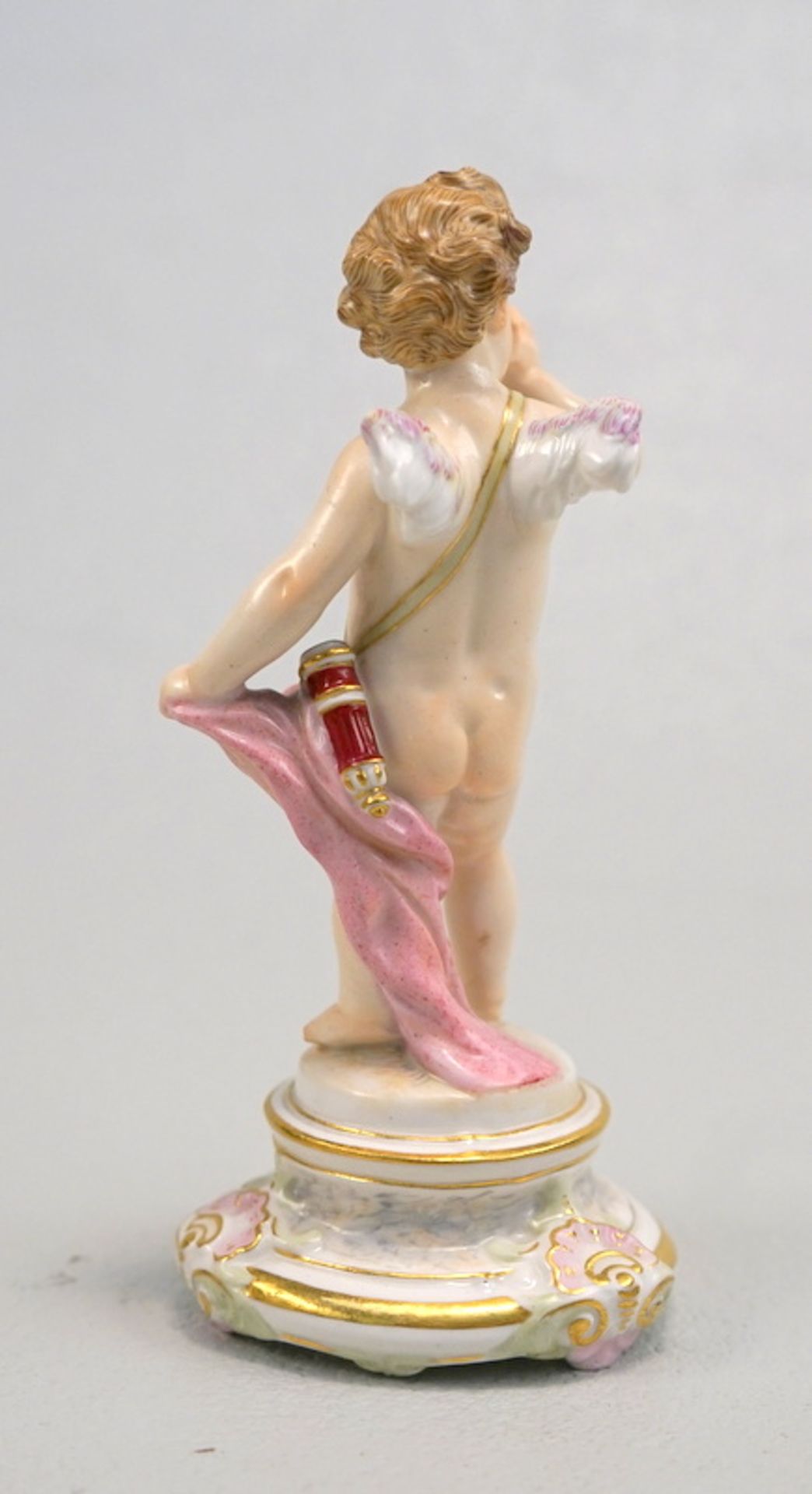 Königl. Meissen (Unterglasurblaue Marke ( Knaufzeit) 1850-1924): Amor als Naseweis,Porzellan, farbig - Image 2 of 3