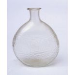 Schnapsflasche/Brustflasche, wohl Bayern, um 1800,leicht milchiges Glas modelgeblasen, unter dem