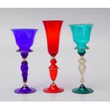Drei venezianische Pokale der 30er Jahre,dünnwandiges Farbglas und farbloses Glas mit