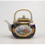 Königl. Meissen (Unterglasurblaue Marke ( Knaufzeit) 1850-1924): Miniaturteekanne mit feiner