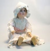 Große Puppe im Taufkleid, um 1900,Massekörper, Porzellankopf bemalt, ungemarkt bzw. 444,