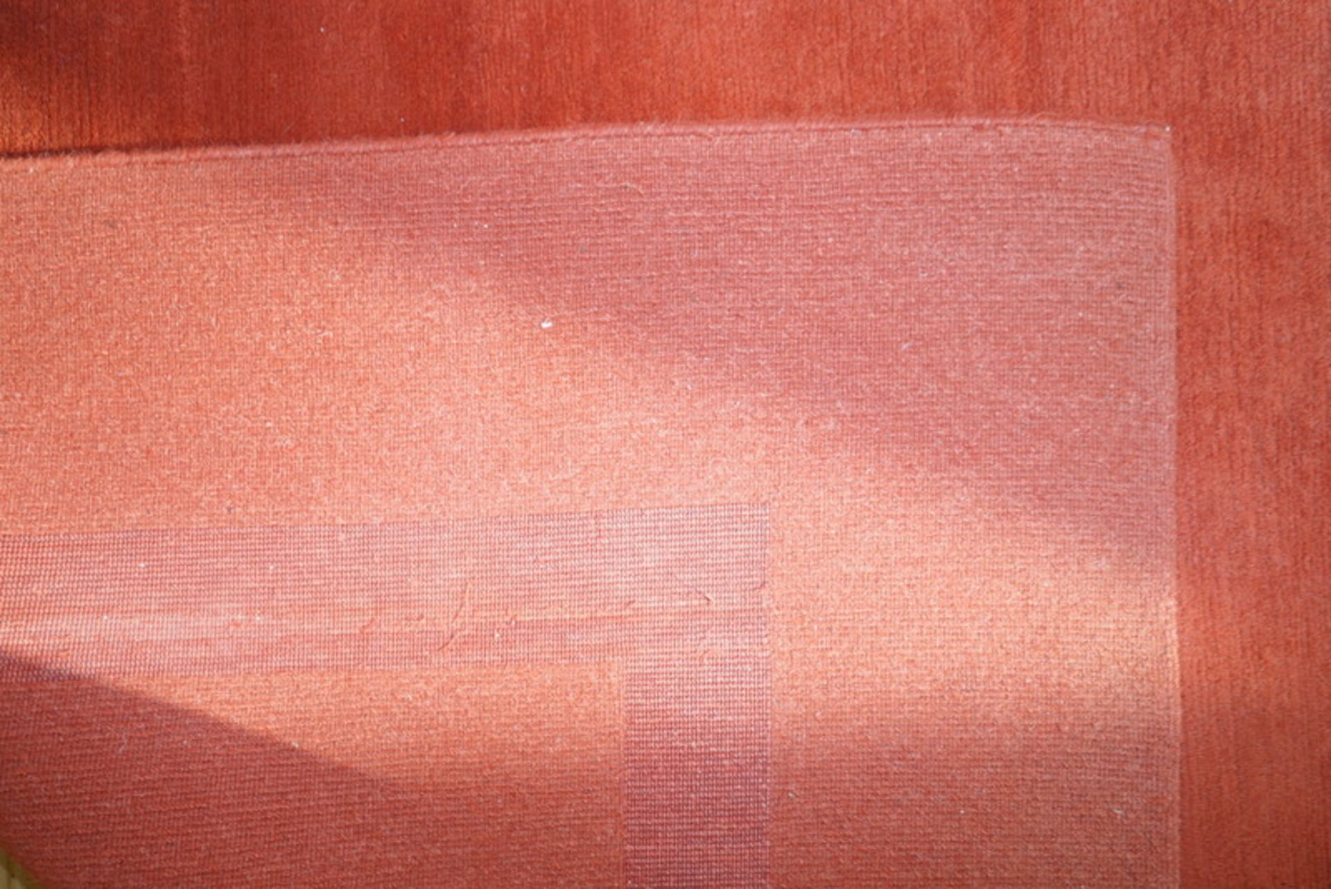 Übergroßer, moderner Teppich, Tibarto, Nepal, Wolle und Seide,einfarbig, rot, handgeknüpft, Wolle - Image 4 of 4