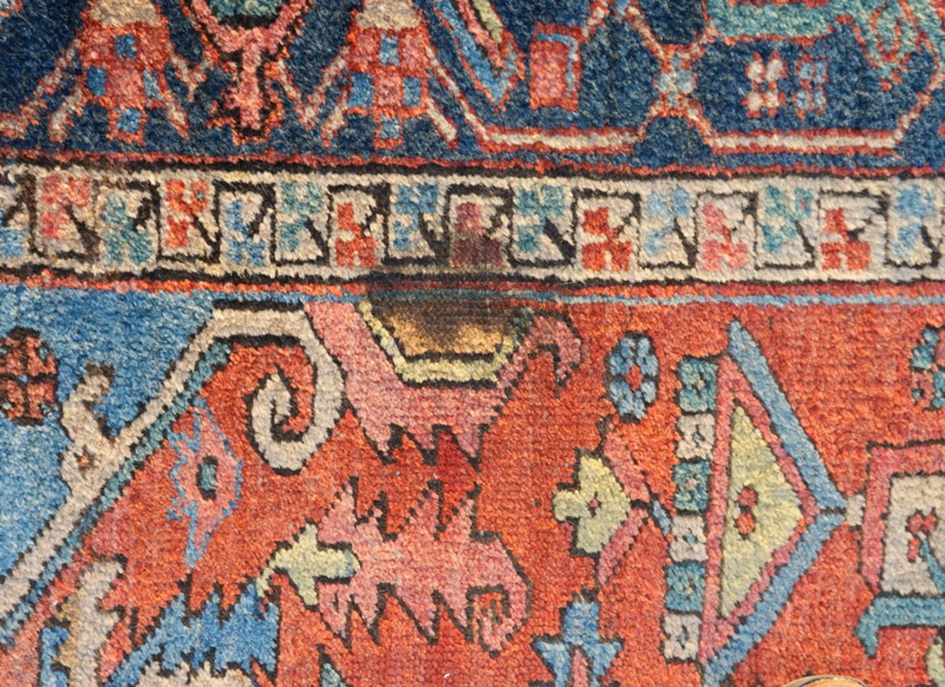 Großer antiker pers. Heriz,Wolle auf Wolle, einschüssig, Naturfarben, Floor min. berieben, - Bild 7 aus 8