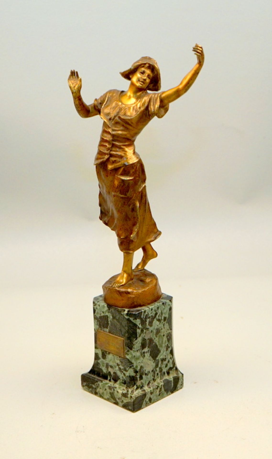 Barillot, Eugène (1841 Berlin - 1900 Paris): Tanzende Bäuerin,Bronze vergoldet und patiniert, - Bild 2 aus 5
