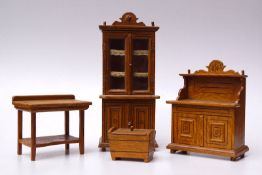 Sammlung Möbel aus einer Puppenküche,Weichholz, Bierlackoberfläche, bestehend aus: 1x