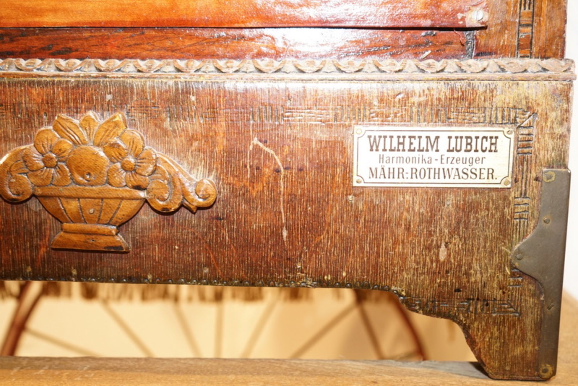 Wilhem Lubich, Harmonika Erzeuger (Mähr(isch) Rothwasser): Drehorgel, sog."Leierkasten" mit Wagen, - Image 2 of 4