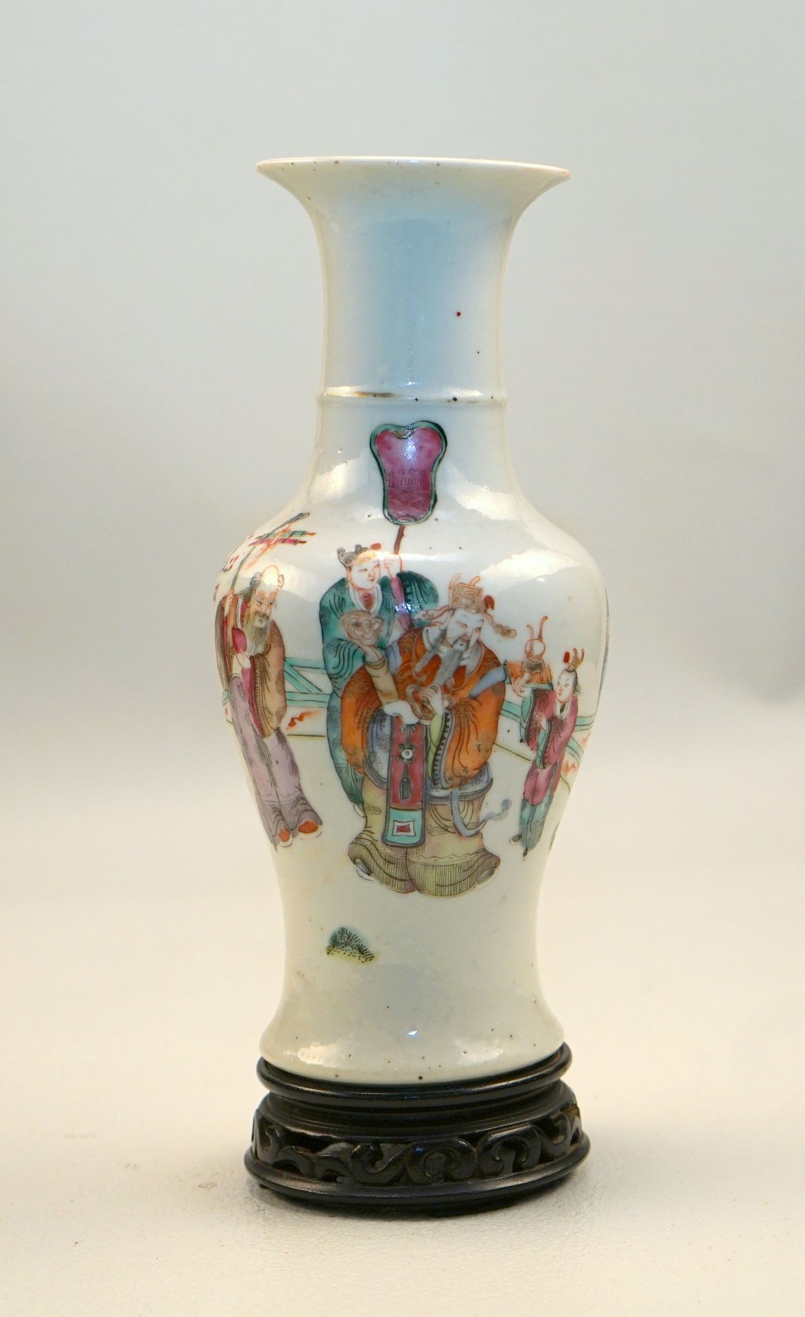 Vase mit Kaiser und Sennin Daoguang,Balustervase mit langezogenem Hals mit Wulstring, feine