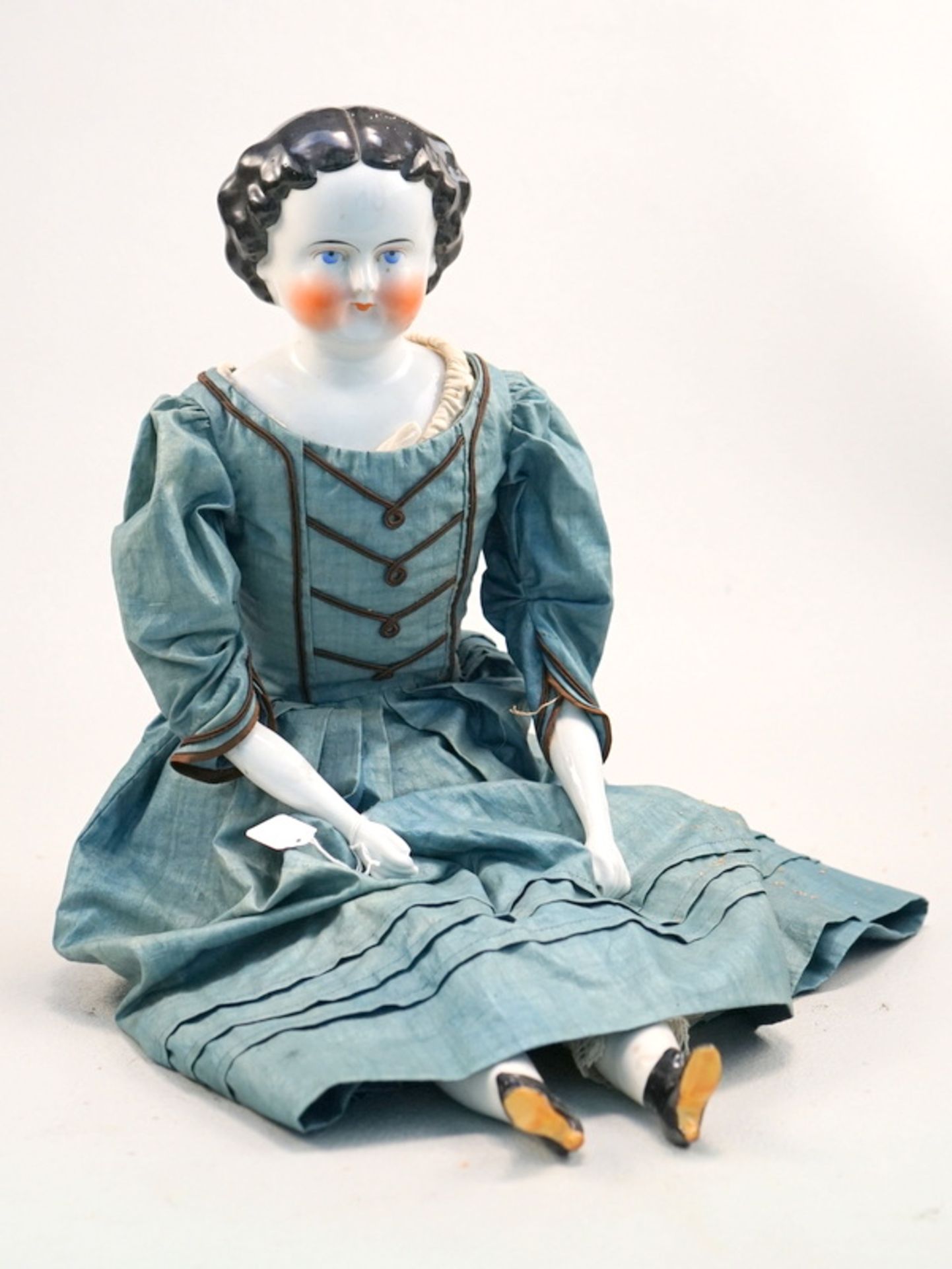 Biedermeier Brustblattkopf Puppe, um 1860,Porzellan, dunkle wellige Haare, mittig gescheitelt,