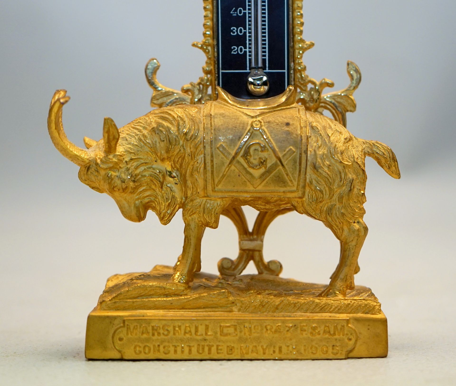 Freimaurer Thermometer mit Darstellung der Logenziege, 1905,für Marshall No. 847 constituted May - Image 2 of 3