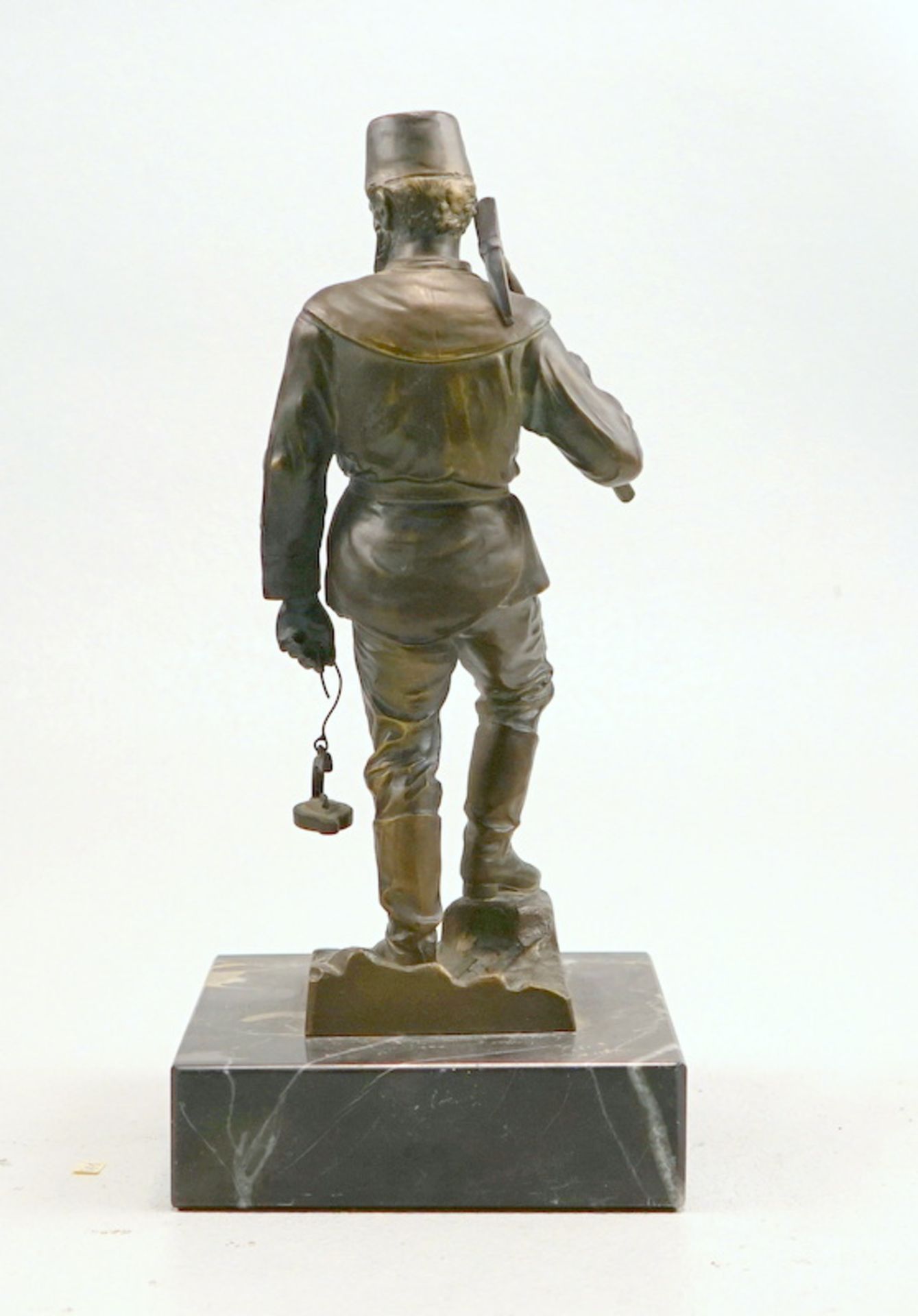 Bronze eines Bergbauarbeiters,Bronzeguss eines Mienenarbeiters mit Grupenlampe und Spitzhacke, auf - Image 3 of 3