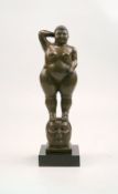 Botero, Fernando ((*1932)): Mädchenakt auf dem Haupt eines Mannes,Nachguss einer großformatigen