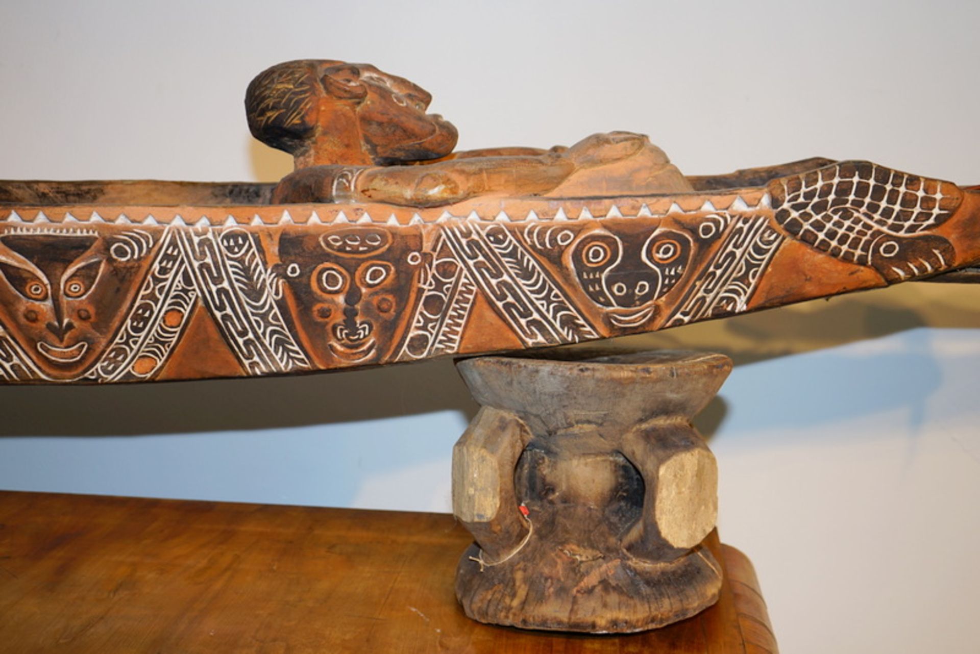Waka Boot Maori Ozeanien/Papua Neu Guinea Modell,Modell eines WakaTaua Bootes, aus einem Stamm - Image 3 of 4
