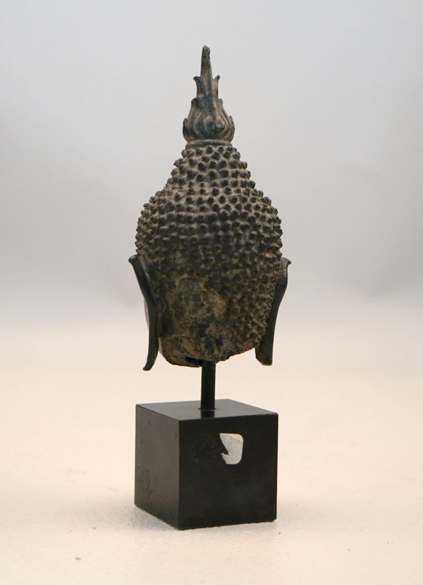 Bronze Buddha Kopf, Thailand, Ayutthaya Periode,Bronzeguss in verlorenene Form, Sandkern, - Image 2 of 2