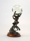 Franklin Mint: Bronzefigur "Atlas" v. Stuard Mark Feldman, 1990,auf ovalem Holzsockel montierte